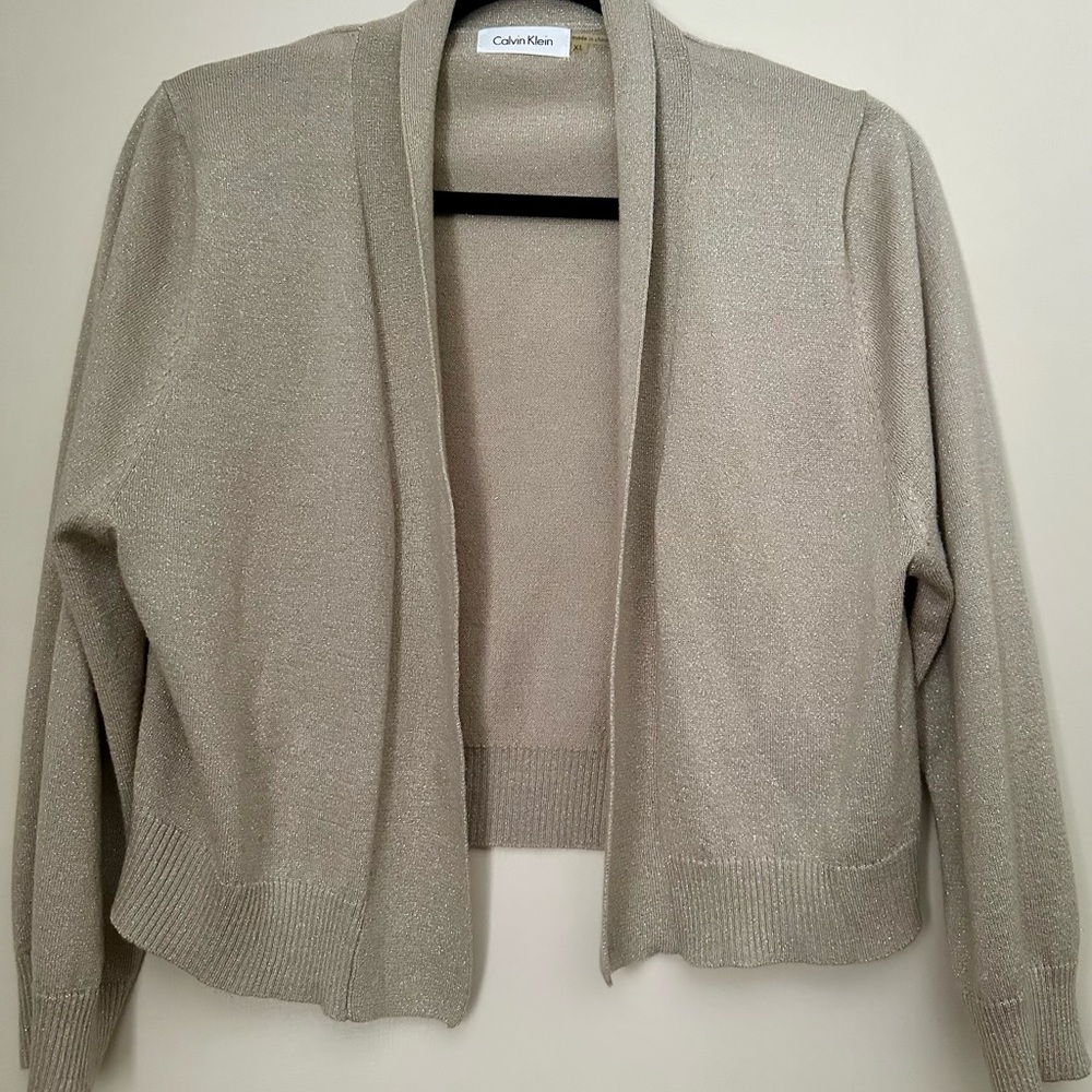 Long sleeve lightweight sweater